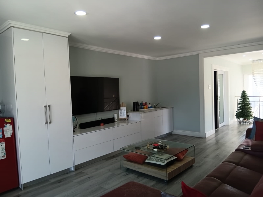 5 Bedroom Property for Sale in Beacon Bay Eastern Cape